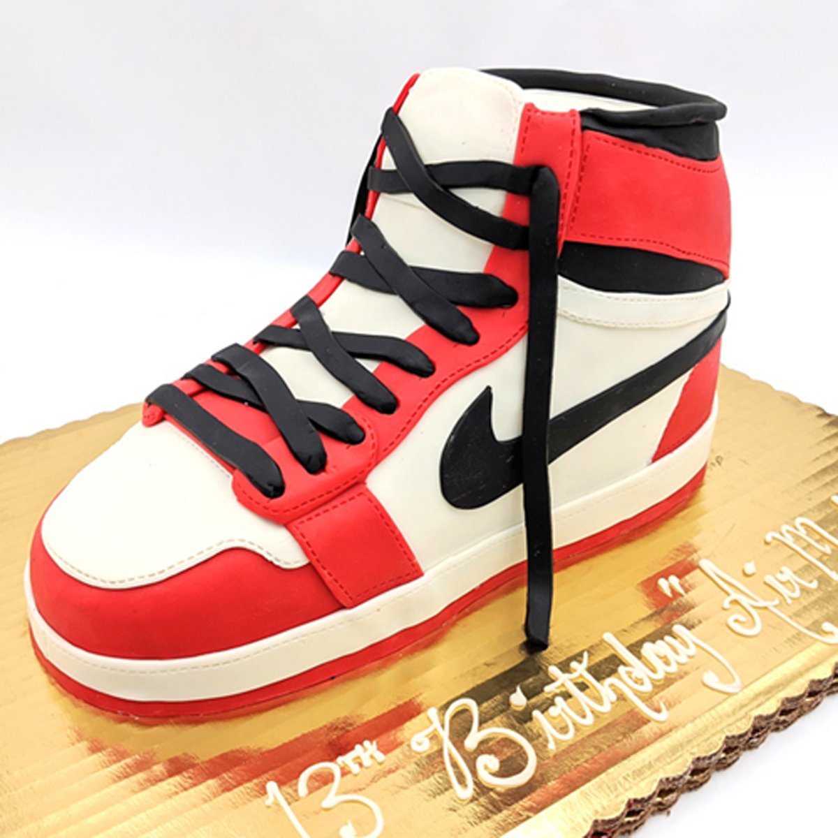 A Sneaker head's birthday cake! Turns out shoes are hard 😅 :  r/cakedecorating